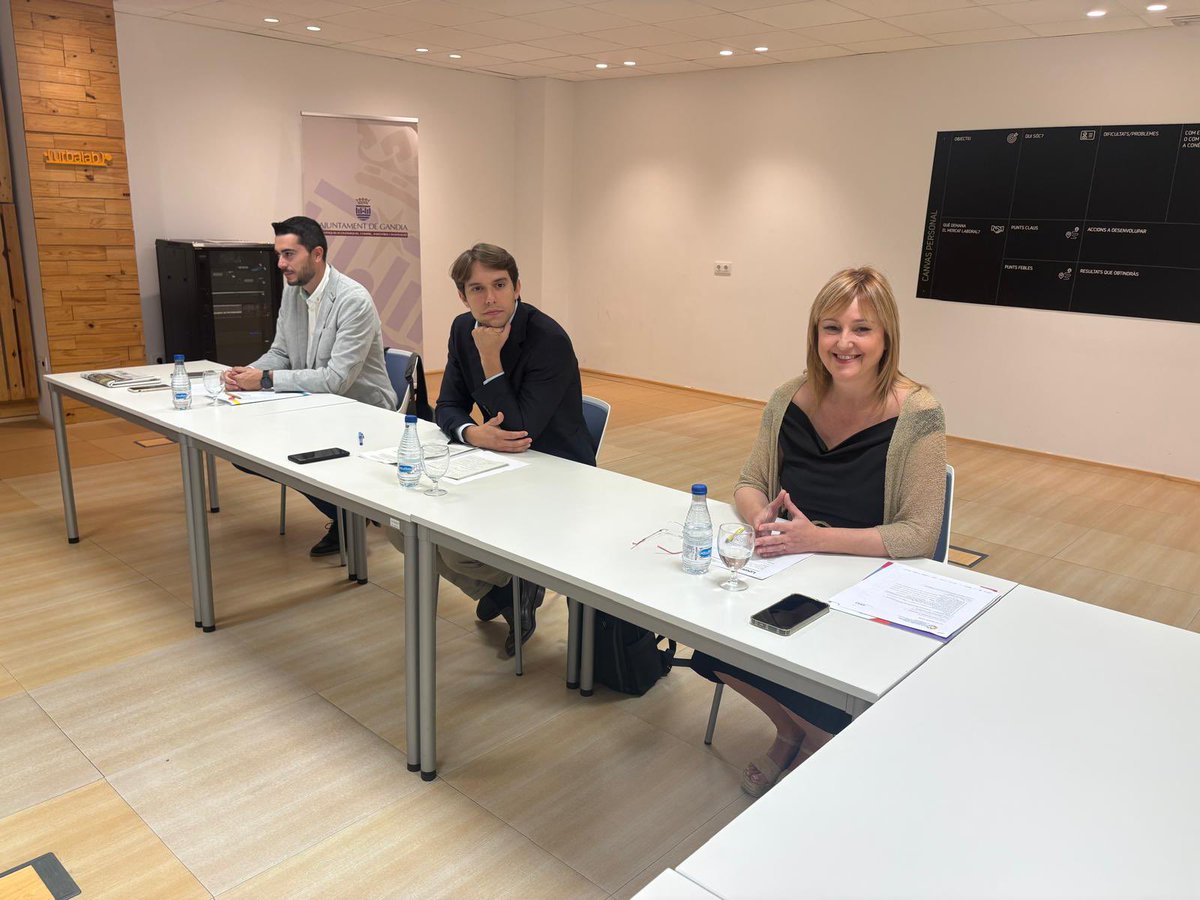 Fons Valencià per la Solidaritat (@fonsvalencia) on Twitter photo ☕️💬Desdejuni informatiu al <a href="/levante_emv/">Levante-EMV</a> per a parlar del III Encontre de Governs Locals i Cooperació Internacional al Desenvolupament -el qual se celebrarà el 27 i 28 de maig a Gandia- i de la importància de la cooperació internacional exercida des del municipalisme
👥Amb ☕️💬Desdejuni informatiu al <a href="/levante_emv/">Levante-EMV</a> per a parlar del III Encontre de Governs Locals i Cooperació Internacional al Desenvolupament -el qual se celebrarà el 27 i 28 de maig a Gandia- i de la importància de la cooperació internacional exercida des del municipalisme
👥Amb