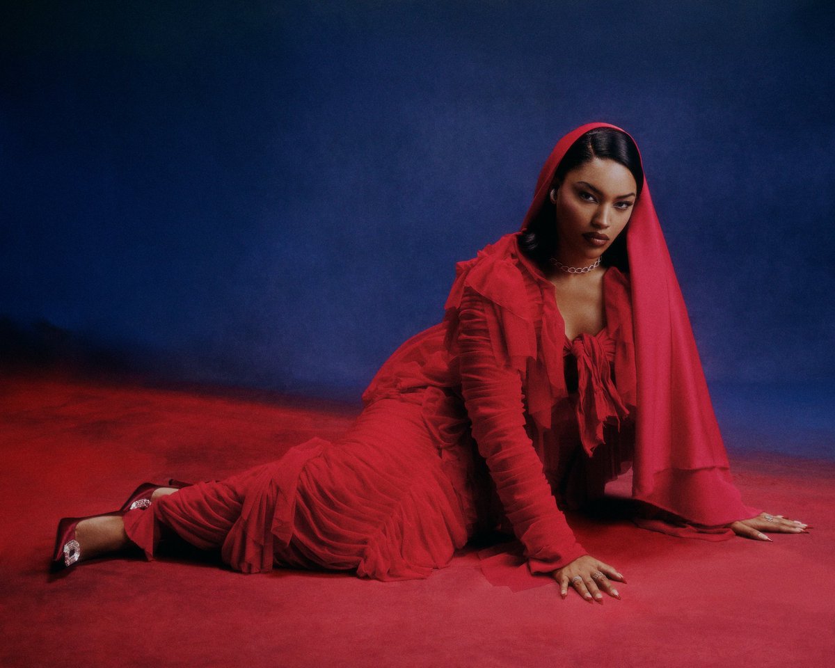 Justhyaaa's tweet image. Sinon j’ai fais un bet de shooting avec l’une des plus belles influenceuses de France a.k.a Aziliz Zara