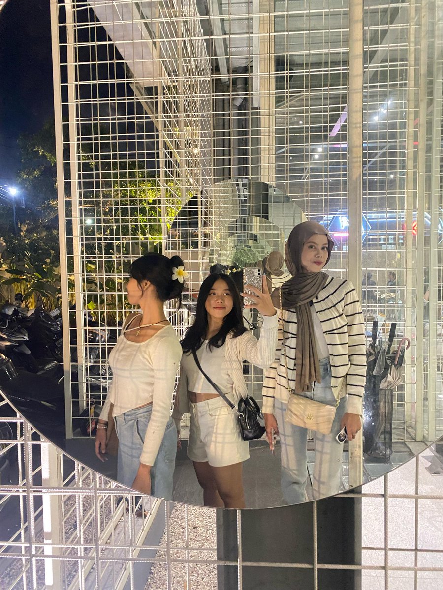 piolinsomnia's tweet photo. temen yg kalo ngatain di depan muka sendiri https://t.co/3vccEJvkWf