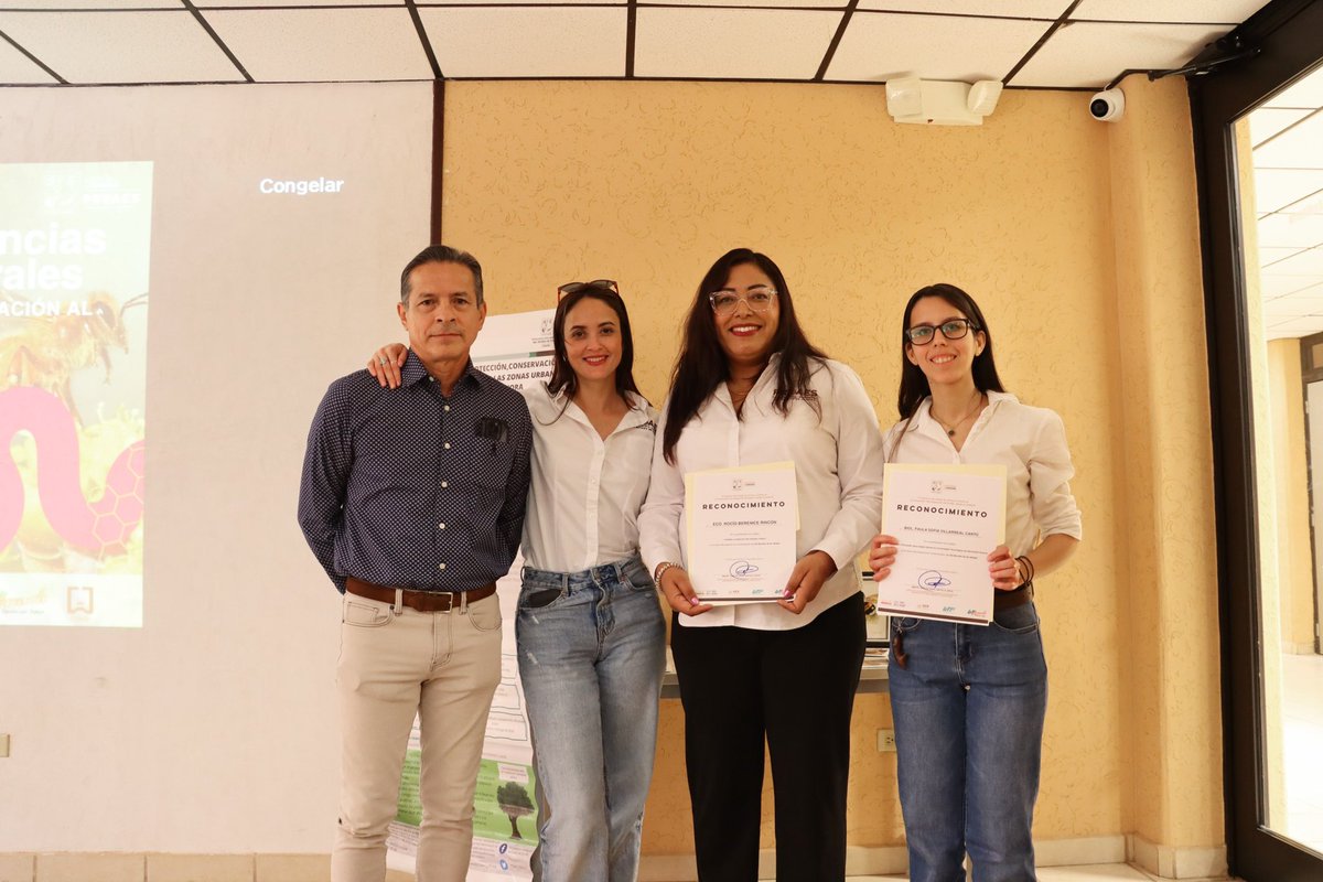 PROAES_Sonora's tweet photo. Conmemoramos el Día Mundial de las Abejas con la inauguración del Jardín Polinizador para Abejas Nativas en UTH 

#SeguimosTransformando #TierraDeOportunidades #JusticiaAmbiental #MedioAmbiente #DiaMundialDeLasAbejas #Hermosillo https://t.co/K442yc8CAs