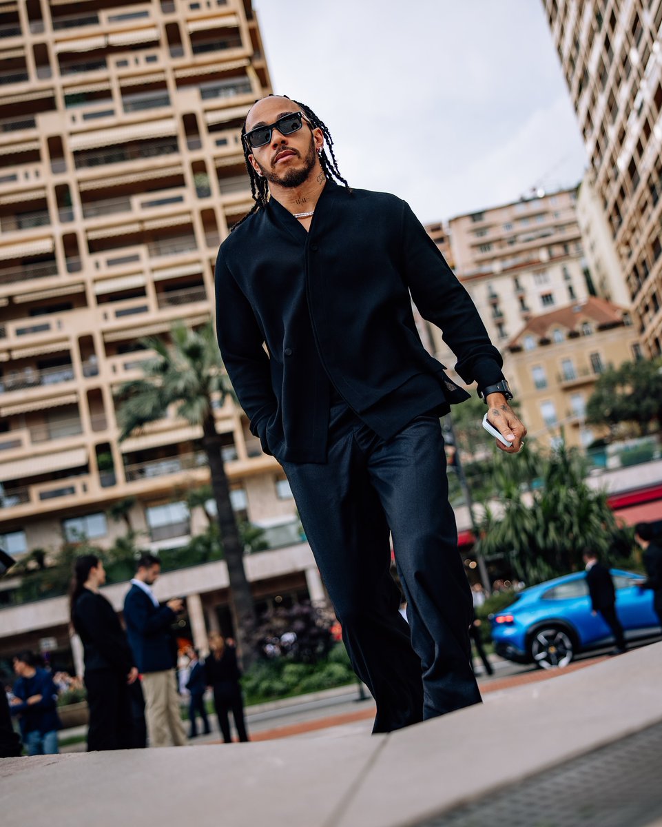 Sir Lewis Hamilton, F1 filminin galasında.