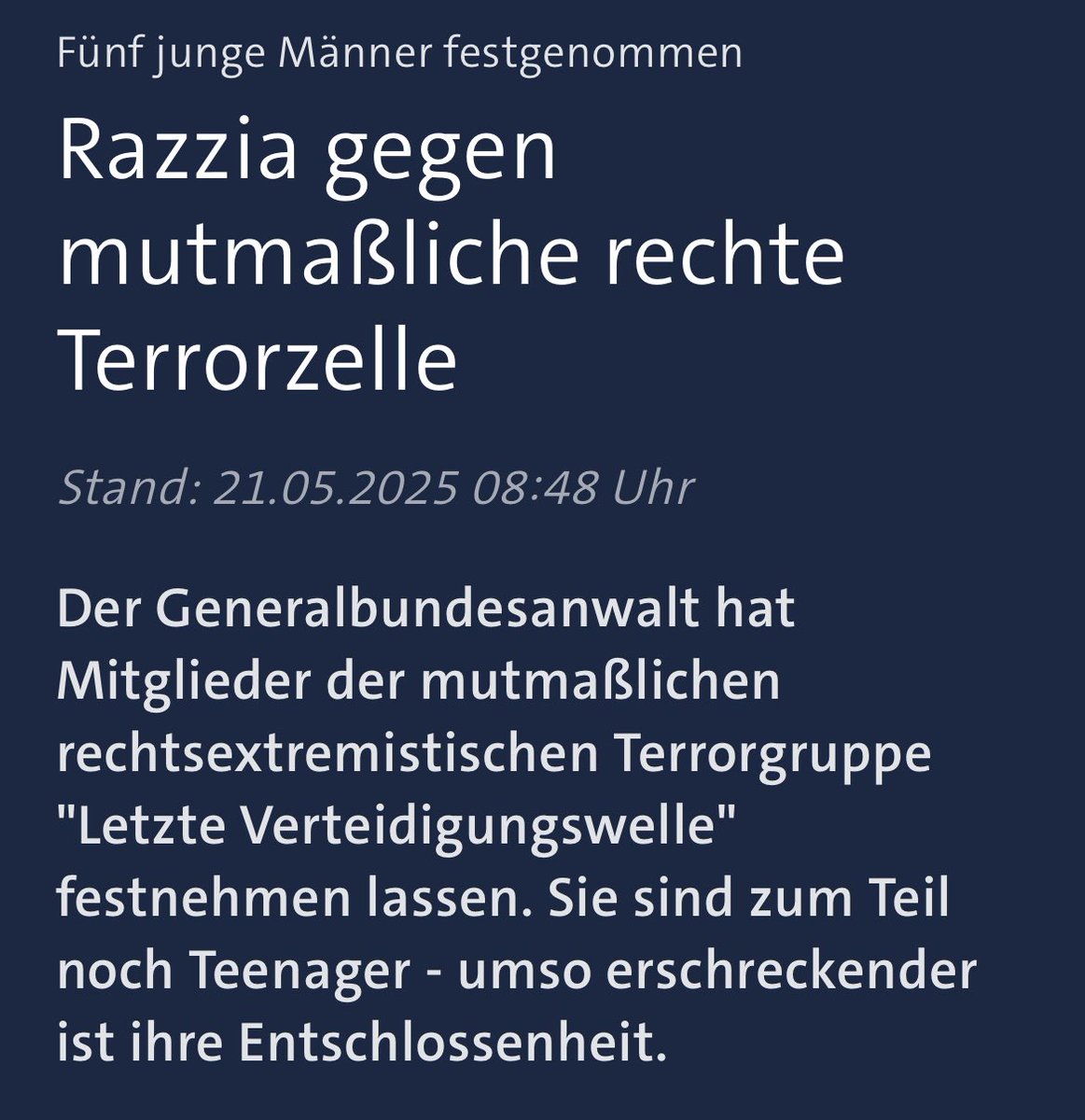 MattheusBerg's tweet image. Ob sich Jugendliche Reichsadler tätowieren oder ‚Allahu Akbar‘ rufen – die Radikalisierung ist längst Realität auf unseren Schulhöfen. Eine ganze Generation wächst inmitten von Hass und Gewalt auf. Und der Staat schaut dabei zu. Das ist Versagen mit Ansage.