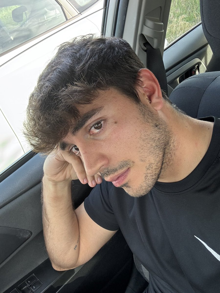 sí, ya lo sé me tengo q afeitarrrrr 😖😖😖