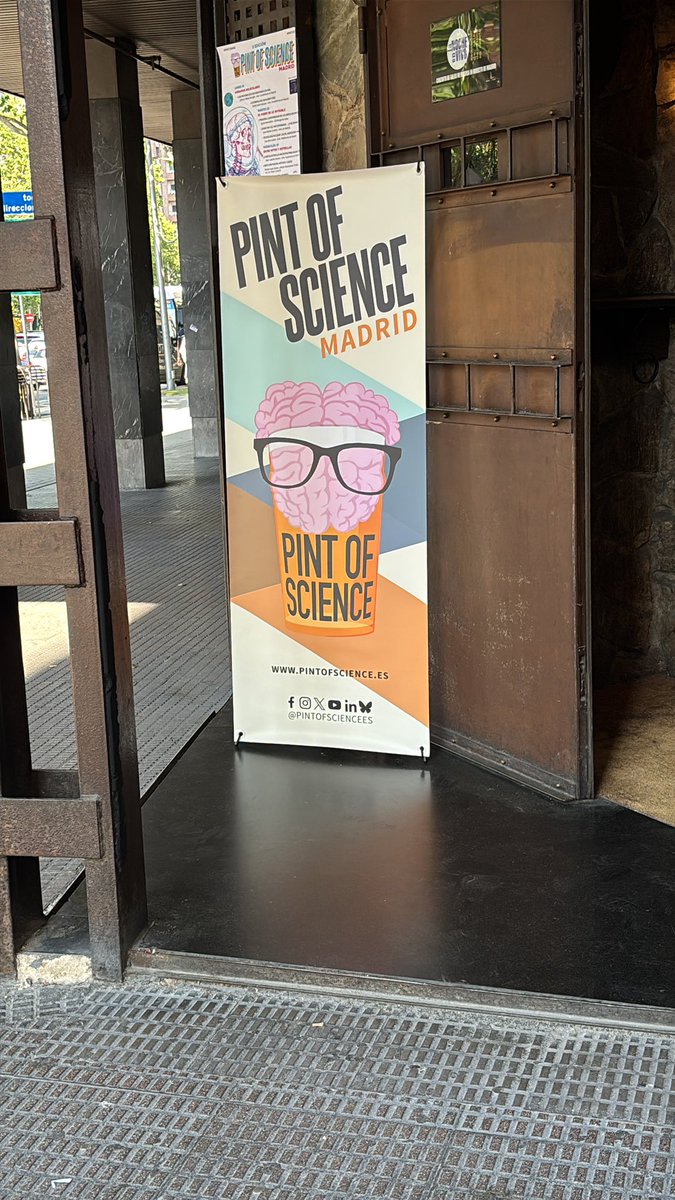 tania_medina97's tweet photo. Disfrutando de la última jornada del Pint of Science en Madrid @pintofscienceES #Pint25MAD #Pint25ES https://t.co/YhZ9e9rJxA