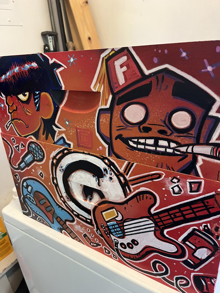 TimShinn73's tweet image. Finished painting these beehive drawers for my friend. 

Delivering them this weekend. 

#gorillaz #painting #beehive @gorillaz