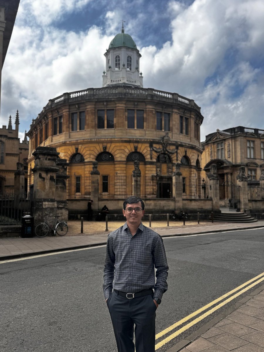 manishkapadiya's tweet photo. દુનિયા માં ખુબ પ્રખ્યાત #OxfordUniversity ની મુલાકાત લીધી હતી આ યુનિવર્સીટી માં સન 1826 માં શ્રી સ્વામિનારાયણ ભગવાન દ્વારા સંસ્કૃત માં હસ્તલિખિત શિક્ષાપત્રી તે સમય ના મુંબઈ ના ગવર્નર જ્હોન માલકન ને ભેટ આપેલી તેમના દર્શન કરવાનો સૌભાગ્ય મળ્યું. #Swaminarayan #JohnMalcolm #Oxford https://t.co/EE9lCynVdy