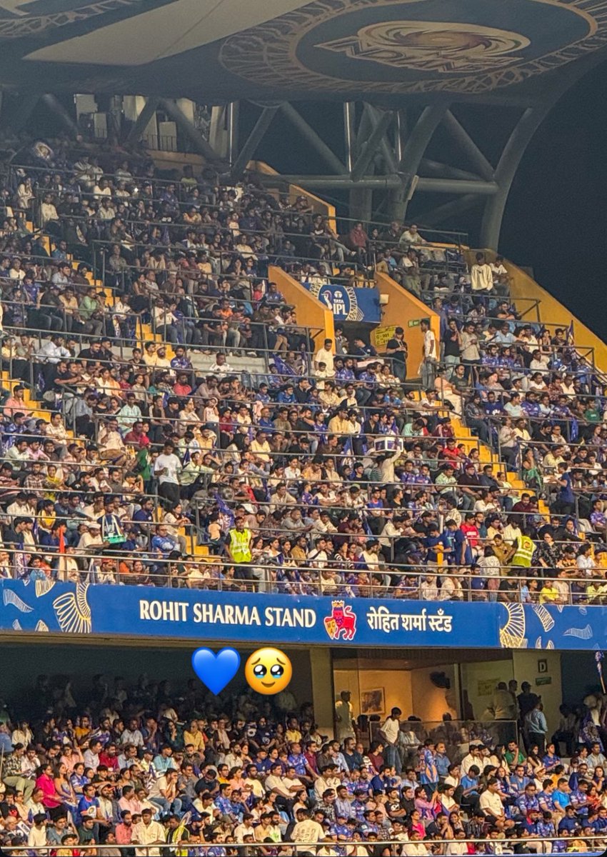 Rohit Sharma stand is full packed by crowd.🔥
#MIvsDC #IPL2025 #RohitSharma