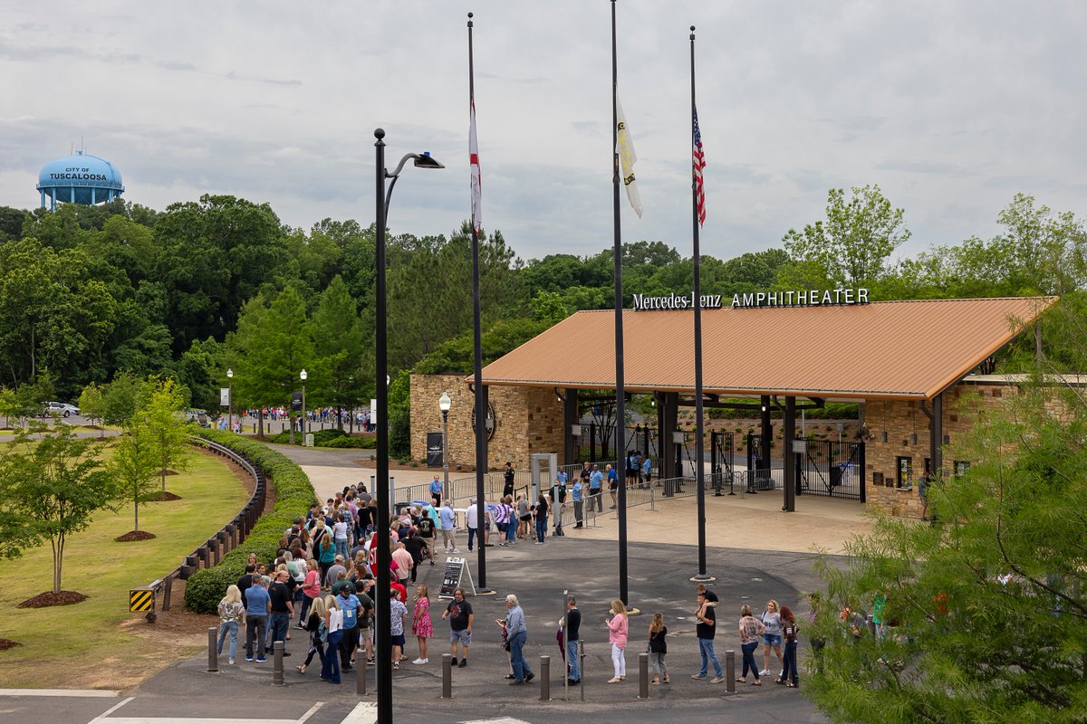🇺🇸 Memorial Day Hours
In observance of Memorial Day, the Mercedes-Benz Amphitheater Box Office will be closed on Monday, May 26.

We will resume normal operating hours on Tuesday, May 27.