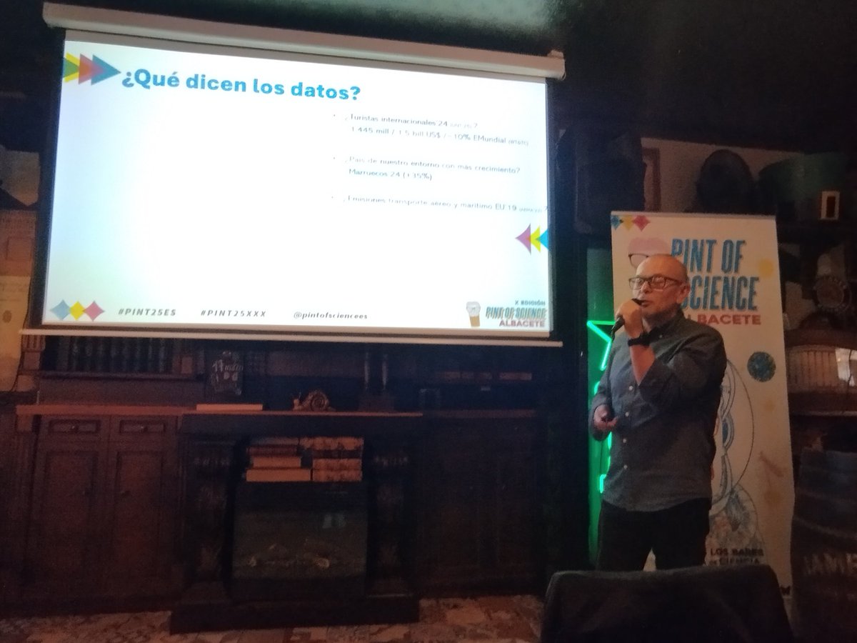 Fran_Jareno's tweet photo. Primera charla del día 3, aprendiendo sobre Turismo Sostenible en @StPatricksAB con #PedroMGarciaVillaverde
@pintofscienceES #Pint25ES #Pint25ALB
@uclm_es 
@UCLMdivulga 
@rrll_rrhh_AB https://t.co/yBxVAWb8q1