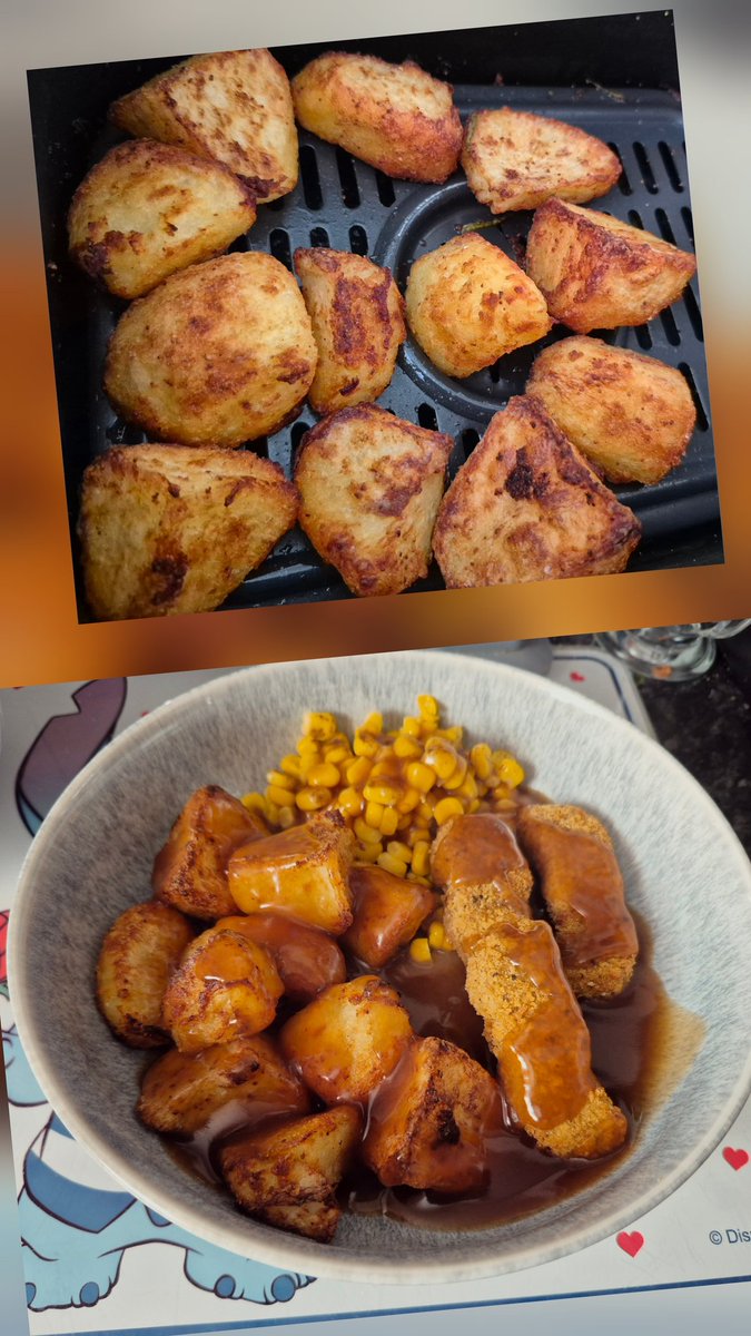 FearOfTheDuck74's tweet photo. So um this happened because the little potato devil๐ on my shoulder said I must make homemade roasties, so I obliged ( not that I needed any encouragement) I made some southern fried strips, some gravy & sweetcorn. I bloody needed this today๐ฅน๐๐ฑ๐คค
#vegan #veganfood #roasties https://t.co/mDOVraHxRa