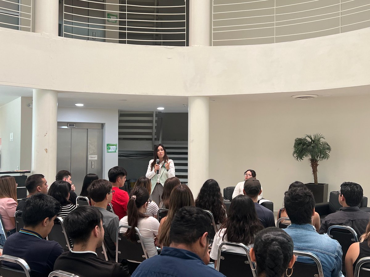 ariadnacamacho's tweet photo. Gracias a la invitación al FORO CONOCER por parte de la #FACDYC de la @uanl, pude conversar con estudiantes comprometidos sobre el papel fundamental que representará el #TribunalDeDisciplinaJudicial para el #PoderJudicial.
#PrimeroLaPRIMERA #BoletaTurquesa #01PE #ACC https://t.co/n8fqgmdKag