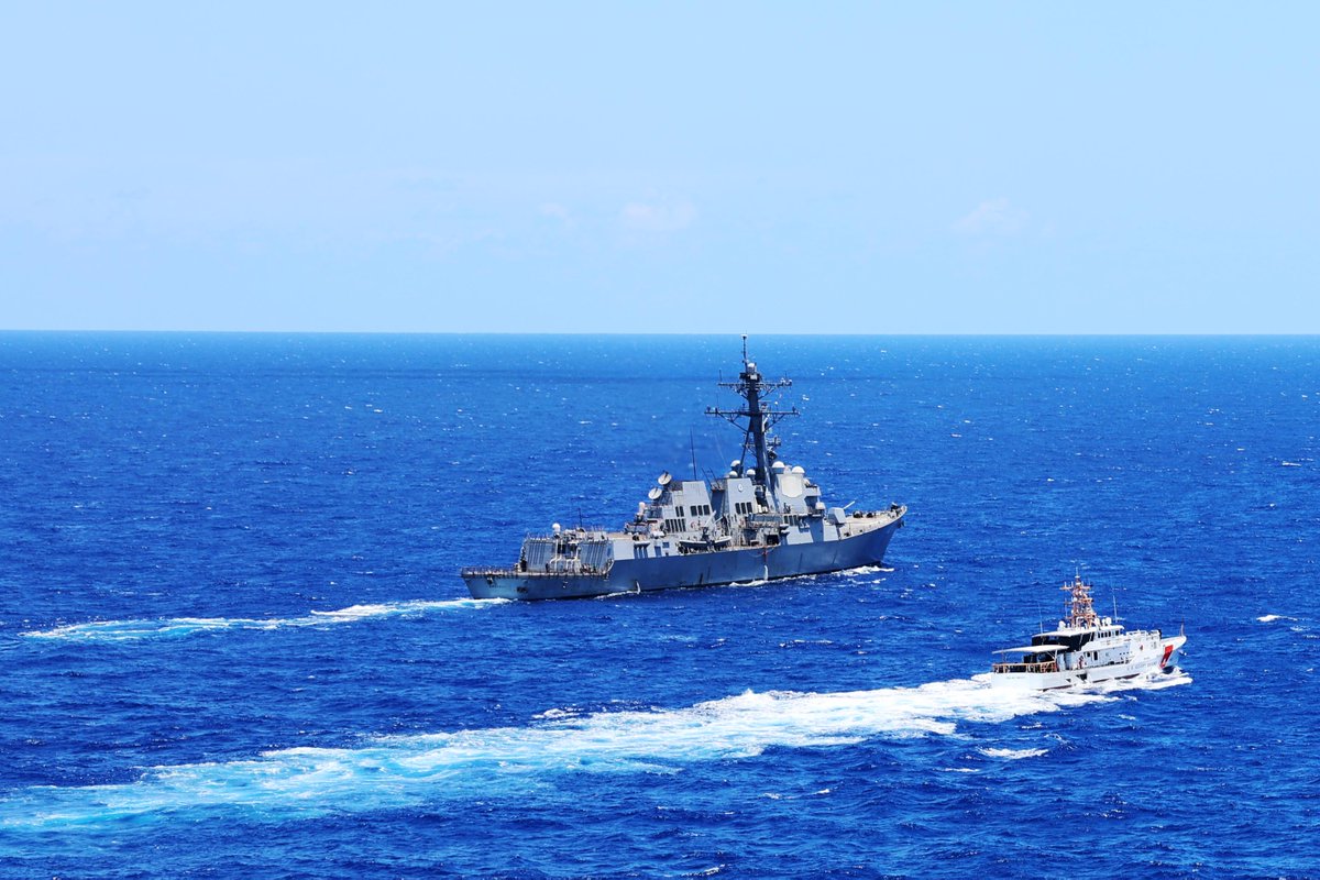 USNavy's tweet image. 🔱 Teamwork at sea.
USS Gravely (DDG 107) and @USCG Cutter Isaac Mayo team up in the Straits of Florida to defend the homeland and disrupt illicit maritime activity. 
#USNavy #USCoastGuard #MaritimeSecurity #HomelandDefense #IntegratedOps