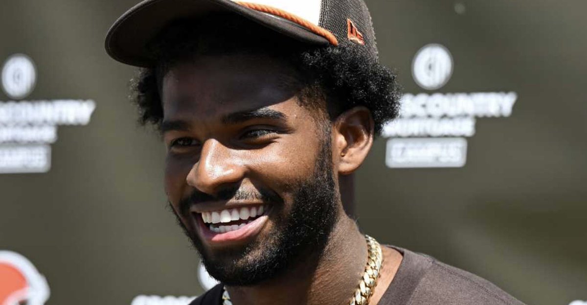 Shedeur Sanders is reportedly already a “locker room favorite” among a lot of the vets and rookies on the Browns.

Sanders reportedly has an “aura” that resonates with his new teammates, with them even “emoting” Sanders’ wrist flex celebration around the building according to one