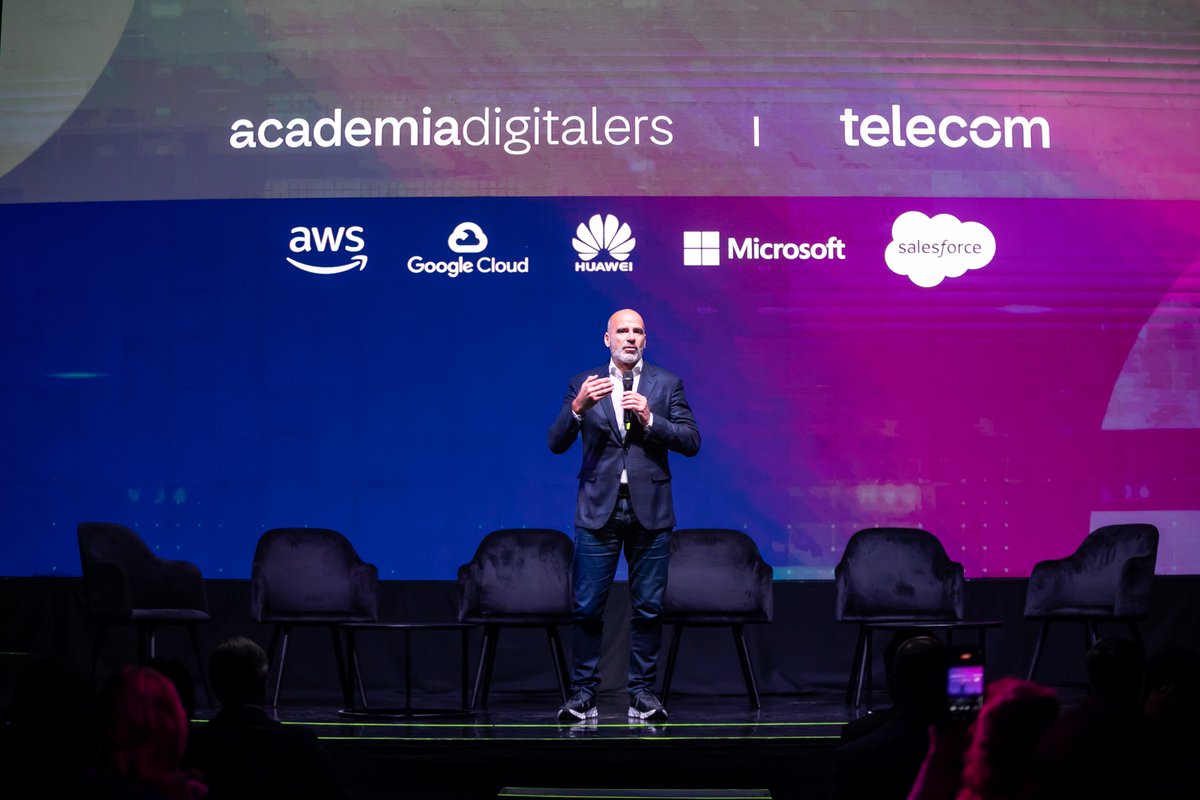 Diego_Fantini's tweet photo. Nace ACADEMIA DIGITALERS, la nueva plataforma regional de formación gratuita de #Telecom para el impulsar el talento digital en colaboración con sus socios tecnológicos globales: AWS, Google Cloud, Huawei, Microsoft y Salesforce. 🫱🏻‍🫲🏻
Una cuidada selección de los cursos más demandados del mundo digital: http://www.academiadigitalers.telecom/ 👀