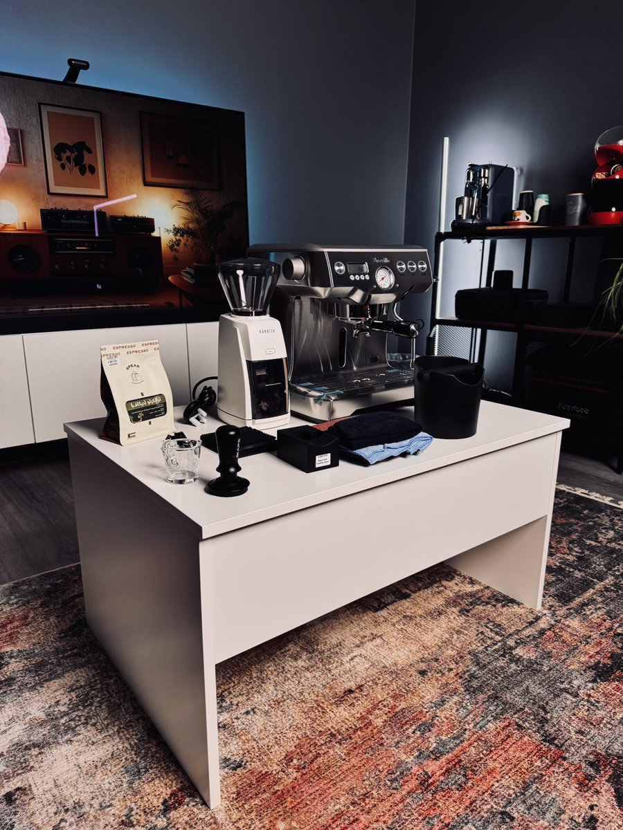 RashedAlpha_'s tweet photo. الحلم أصبح حقيقة ☕️♥️

المكينة: Breville Dual Boiler
المطحنة: Baratza Encore ESP https://t.co/ihSOJaflZh