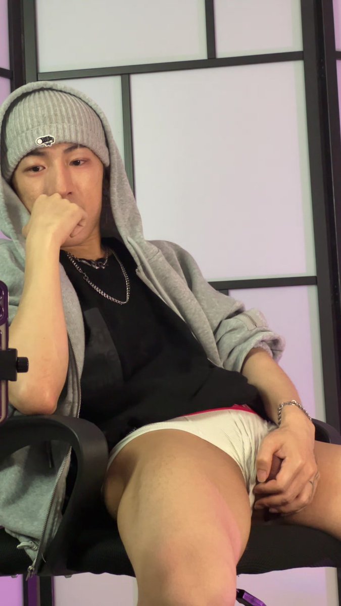 jei is live now! onlyfans.com/soiboi_xl/live…