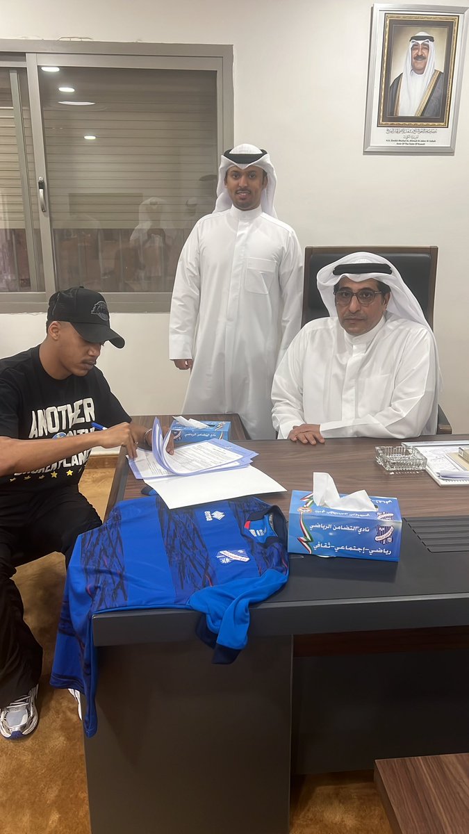 alshreka75's tweet photo. وقع مهاجم منتخب السعوديه الاولمبي ونادي الهلال  تركي المطيري للتضامن لمده موسم ويعتبر لاعب مواليد 💙❤️💙❤️💙❤️🔥🔥🔥
#التضامن_العنيد https://t.co/RSa6tHxvAa