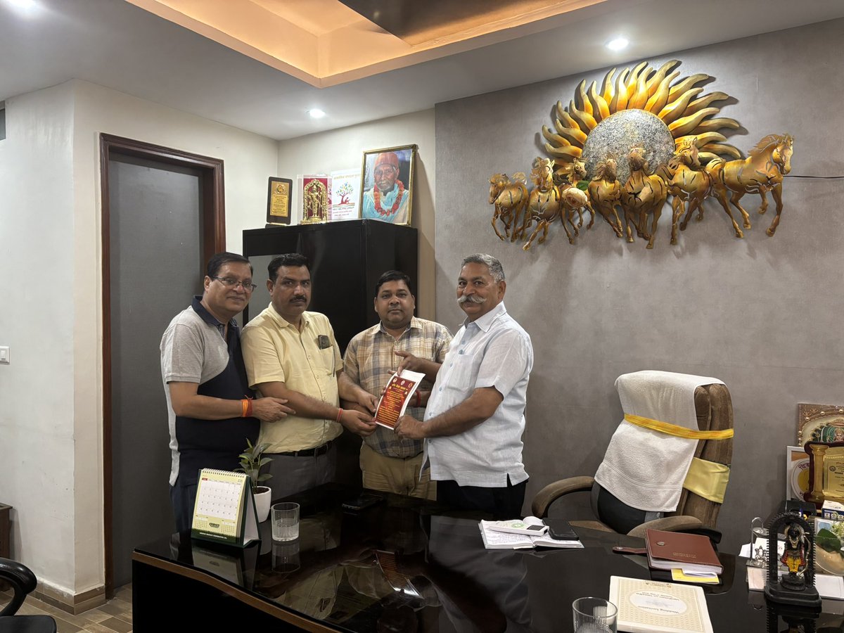 kvmsofficial's tweet photo. आज नोएडा में N. P. Singh जी को महाराणा प्रताप जयंती आयोजन में सम्लित होने के लिए निमंत्रण दिया । https://t.co/qzCombzsIb