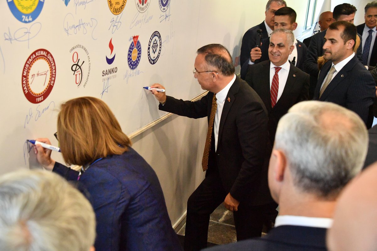 İstasyon Gaziantep çatısı altında 13 ilden 18 üniversite, bilgi ve deneyimlerimizi bölgesel kalkınma hedefi doğrultusunda bir araya getiriyoruz.
Üniversiteler olarak, kalkınmanın fikir öncüsü ve uygulayıcısı olmaya devam edeceğiz.

#GaziantepÜniversitesi #GAÜN #Parlayanyıldız
