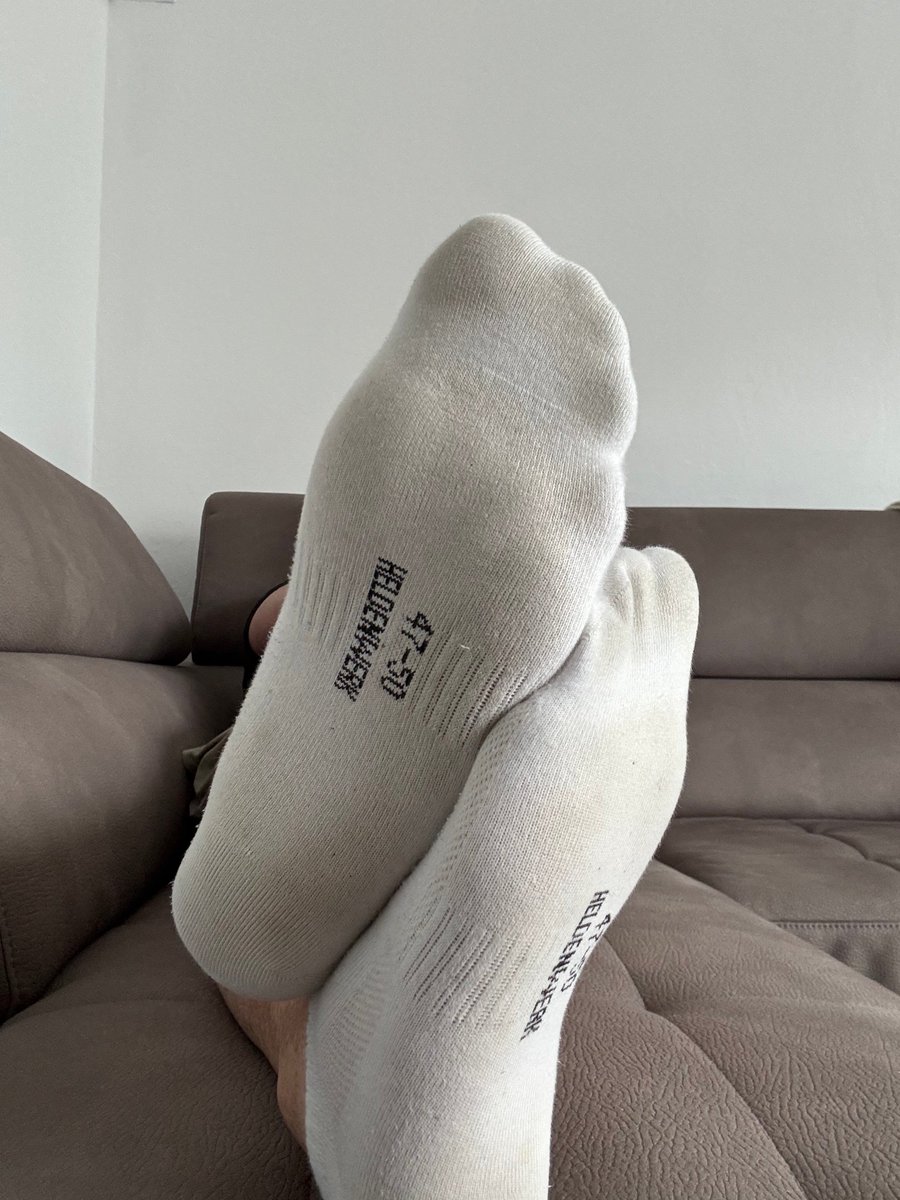 bigsock94's tweet photo. One week of wearing those socks.. really smelly. Do you like it?

#socks #anklesocks #malesocks #bigsocks #whitesocks https://t.co/NvDdLjeCma