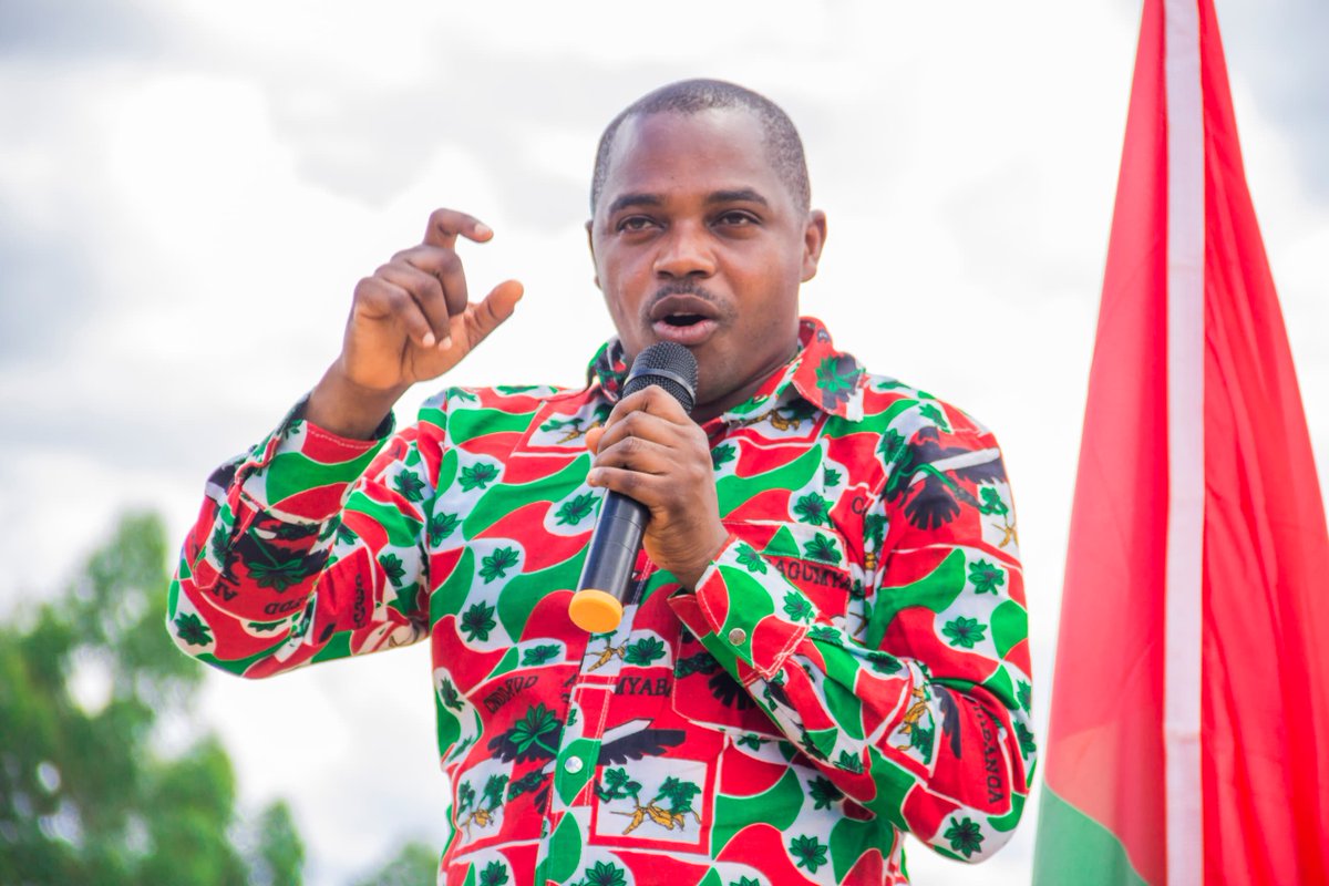 CnddFddGitega's tweet photo. 2.Yabitangarije muri zone Ya #Masabo kuri uyu wa 21/5/2025 aho ubuserukizi bw'umugambwe @Cndd_Fdd bari bifadikanije n'abagumyabanga muri ivyo bikorwa vyo kwiyamamaza vya zone.
@R_Ndikuriyo
@Dorianemunezero
https://t.co/o39PH4cxw1 https://t.co/Ep7U8ccYCp