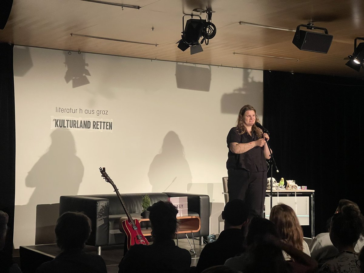 Im gut besuchten <a href="/LithausGraz/">Literatur h aus Graz</a> ist heute das Bühnen-Kollektiv VOLT zu Gast. Mit dabei: Da Wastl, Anna-Lena Obermoser, Klaus Lederwasch, Mario Tomić und als special guest Chrissi Buchmasser.