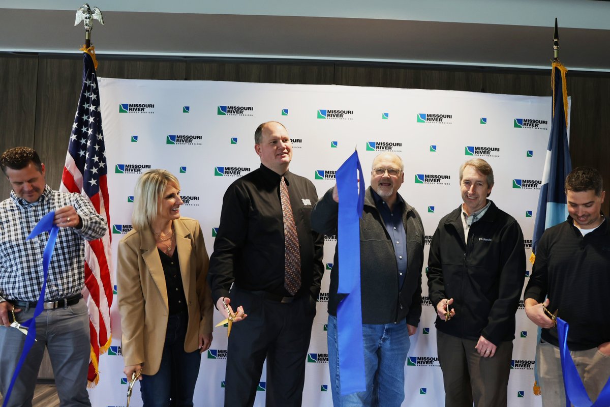 MRESnews's tweet photo. A little rain didn’t stop us from celebrating the Marshall Solar Project dedication!  Now powering up to 2,000 homes annually, this project is a key step toward a more reliable, sustainable energy future. Bright things ahead! ⚡☀️ #SolarEnergy #CleanPower #MarshallSolar https://t.co/7PLipHnFkZ