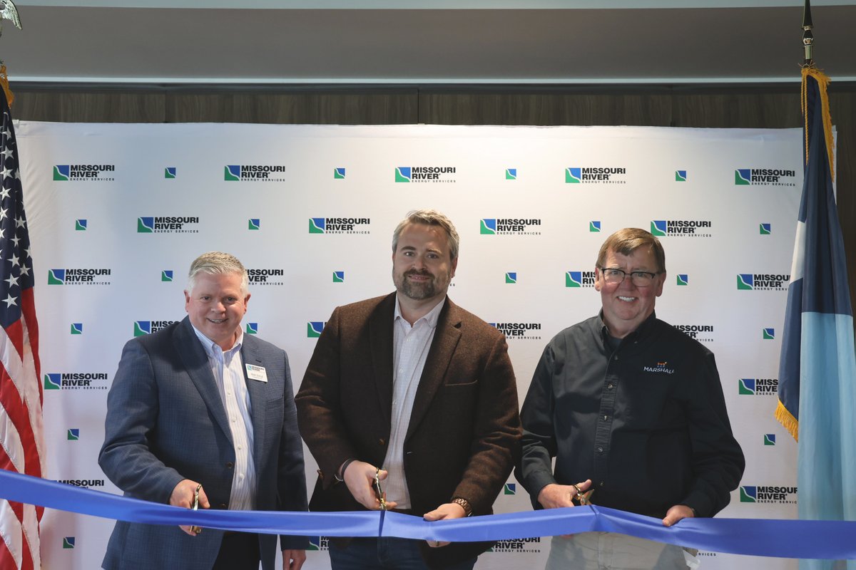 MRESnews's tweet photo. A little rain didn’t stop us from celebrating the Marshall Solar Project dedication!  Now powering up to 2,000 homes annually, this project is a key step toward a more reliable, sustainable energy future. Bright things ahead! ⚡☀️ #SolarEnergy #CleanPower #MarshallSolar https://t.co/7PLipHnFkZ