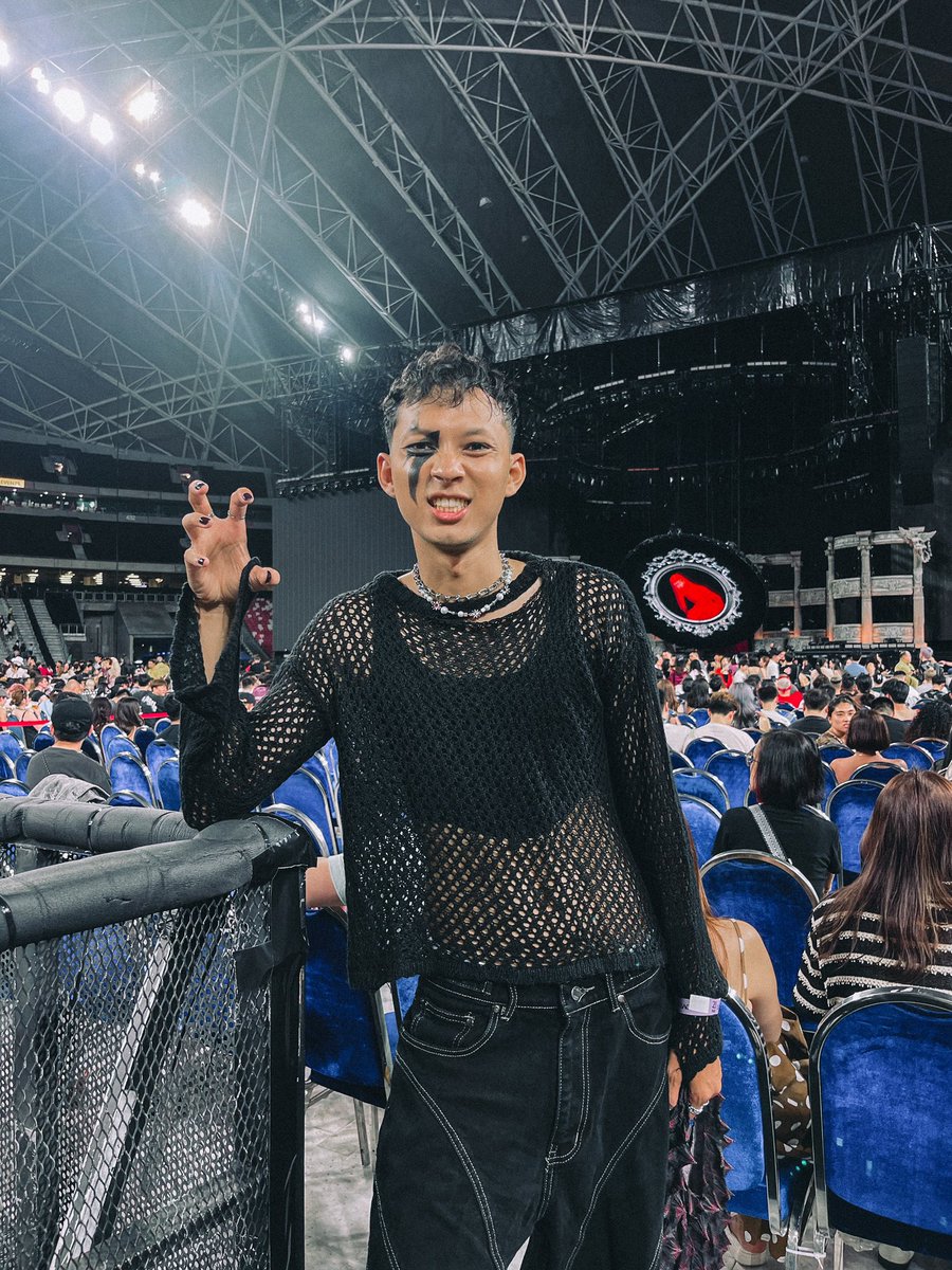 dickistweets's tweet photo. THAT’S A WRAP!
Two nights of Mayhem in the Lion City.
I finally got to see her after 13 years since the cancellation of the Born This Way Ball!
A dream truly came true.
Hope to see you again very soon, @ladygaga!
#pawsupforever https://t.co/Mxlv8ah2Gm