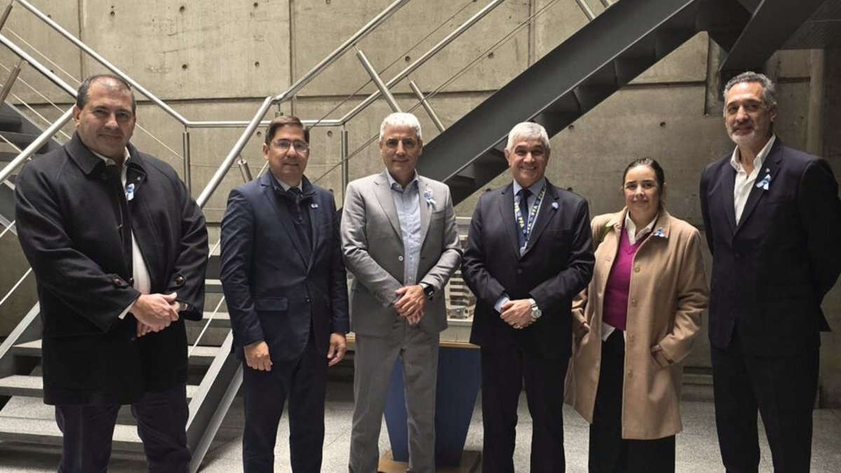 AZappullaOk's tweet photo. El jefe de la @PFAOficial, @luisrolleok, volvió a la @uni_moron, donde se formó como profesional.

El encuentro fue una oportunidad para seguir tendiendo puentes entre el mundo académico y los desafíos concretos que enfrentamos en materia de #seguridad🚓💪 https://t.co/VPR97xhk8I