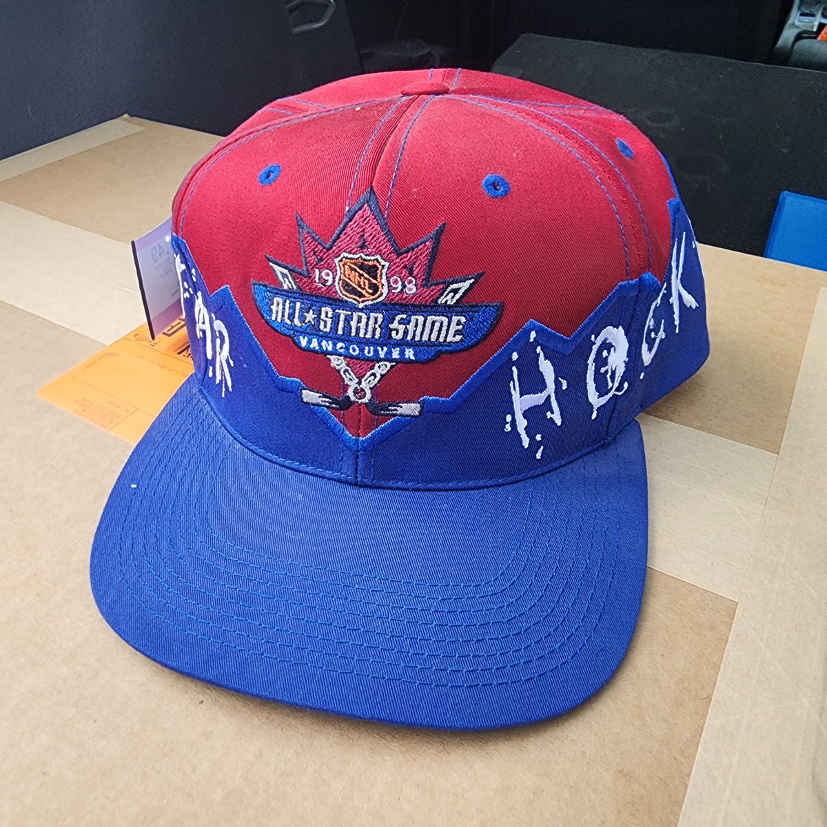 pin_algo's tweet image. Not a team hat... still couldn't pass it up. @hathouse79 what's the value on something like this. Super clean.