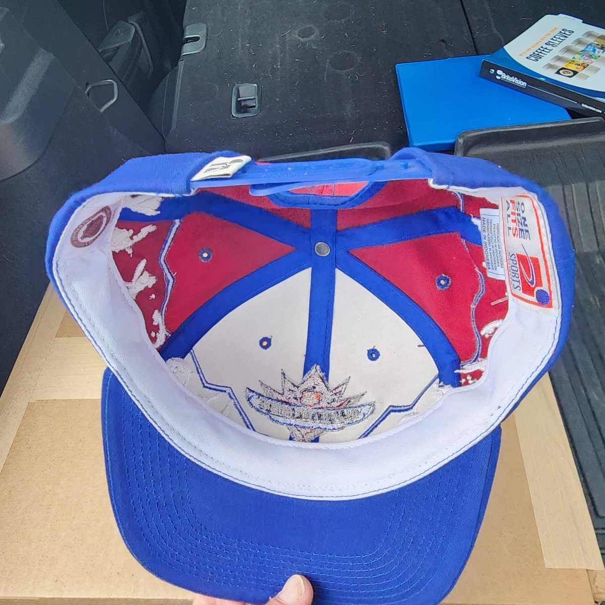 pin_algo's tweet image. Not a team hat... still couldn't pass it up. @hathouse79 what's the value on something like this. Super clean.