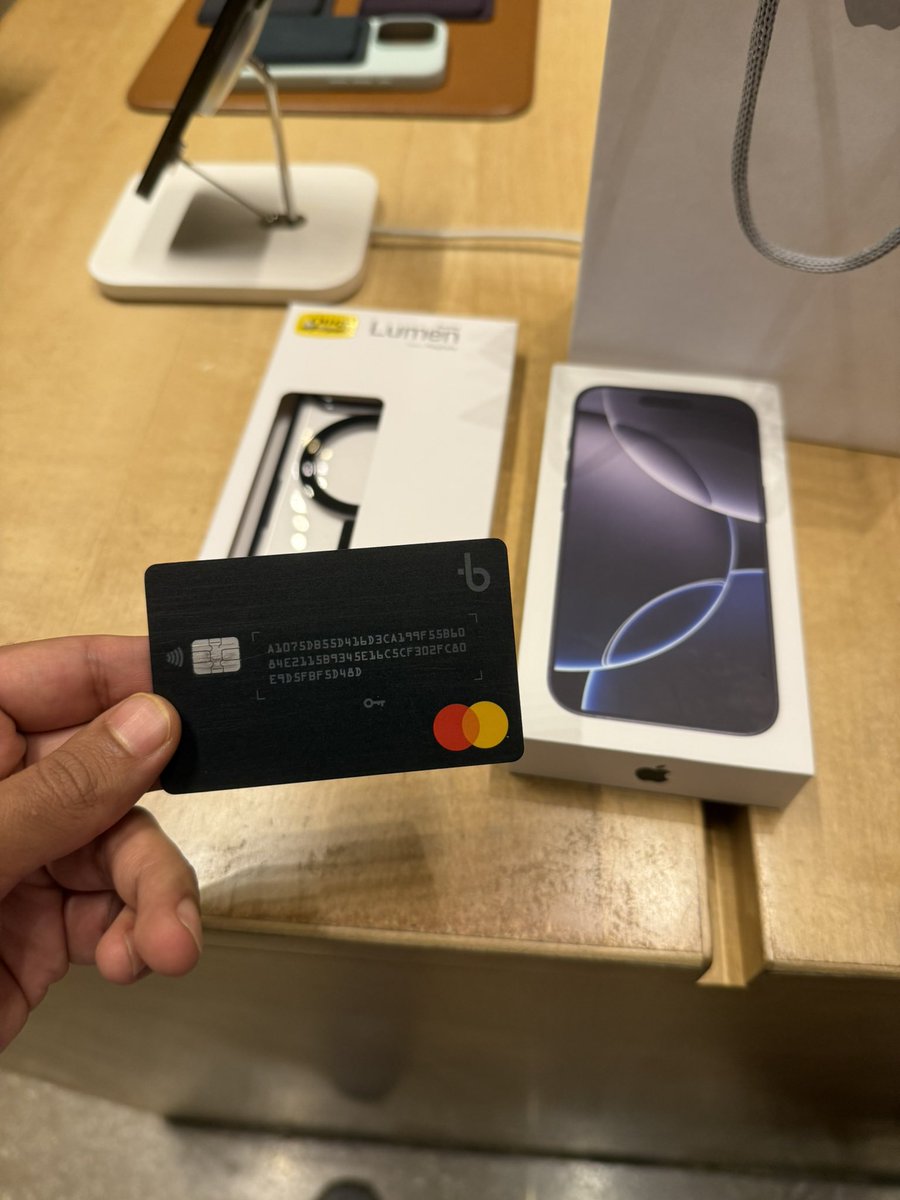 Crypto_Papii's tweet image. Just bought a new iPhone by spending $AVAX 🤳💵

No banks, just my @coreapp and my @BlockpayNetwork Card 💳

Secure payments, instant finality⚡️
Powered by @avax 🔺

#DeFi #CryptoPayments