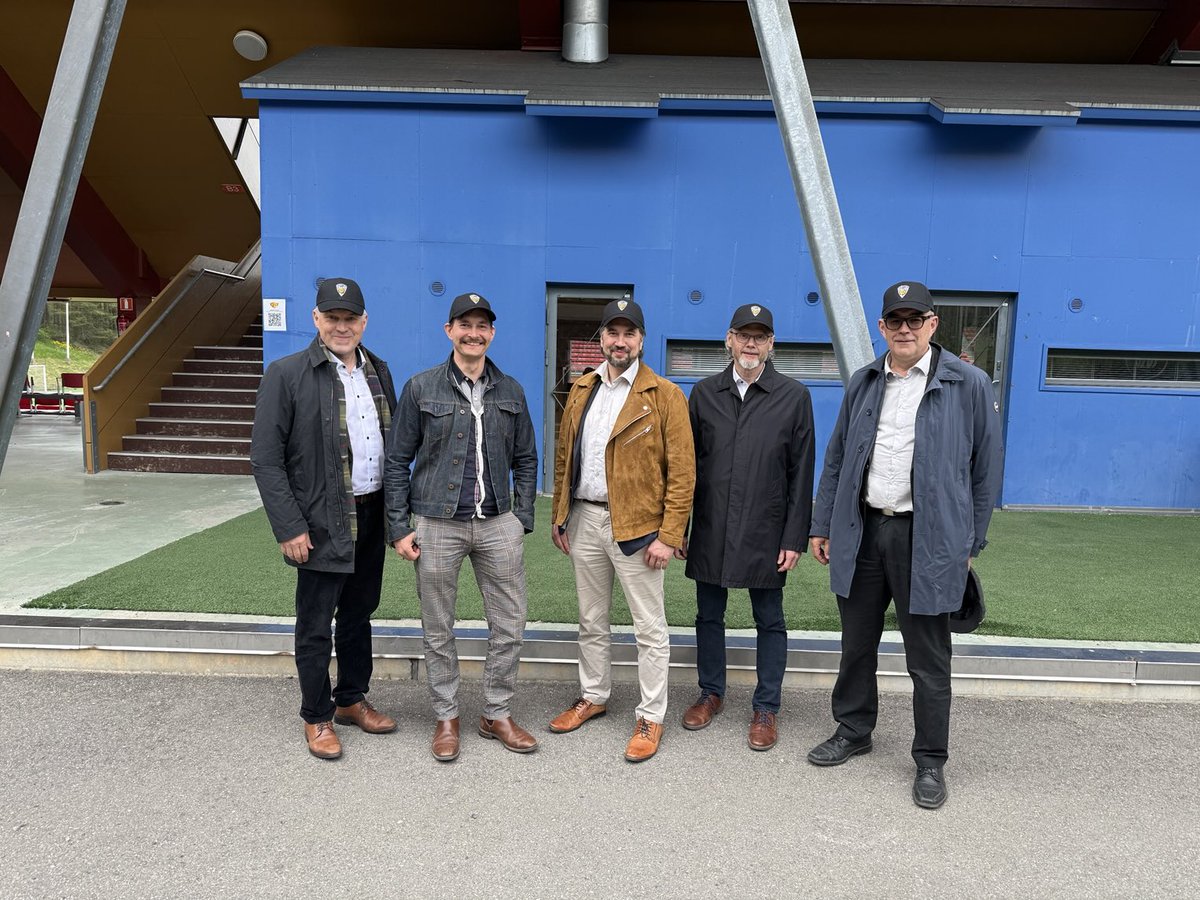 Petri Vanhala (@petri_vanhala) on Twitter photo .<a href="/kapylanpallo/">Käpylän Pallo</a> ottelussa SalPaa vastaan oli asiantuntevia vieraita mm <a href="/TiirolaMikko/">Mikko Tiirola</a> <a href="/MarttilaJuha/">Juha Marttila</a> ja MTK johtokunnan jäseniä. Käpylän Pallo kiittää vierailusta⚽️👍. Kauden ensimmäinen voitto 3-1. .<a href="/kapylanpallo/">Käpylän Pallo</a> ottelussa SalPaa vastaan oli asiantuntevia vieraita mm <a href="/TiirolaMikko/">Mikko Tiirola</a> <a href="/MarttilaJuha/">Juha Marttila</a> ja MTK johtokunnan jäseniä. Käpylän Pallo kiittää vierailusta⚽️👍. Kauden ensimmäinen voitto 3-1.