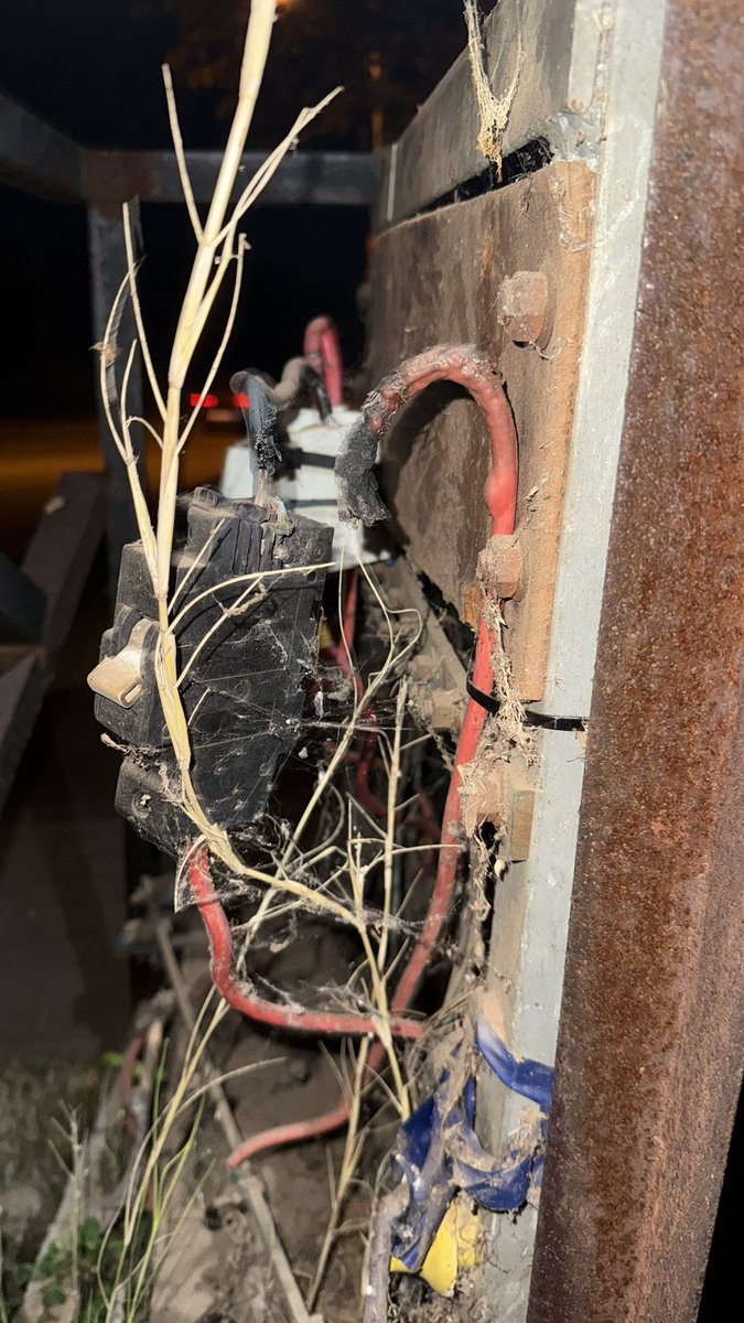 LilFreak18's tweet photo. Dear @CityPowerJhb could you please assist in allocating a resource for the below reference Cpweb4663031. Keeps giving blue sparks and the wind blows as the mini sub is not stable been reporting for years only temporary solutions and now https://t.co/2rMUhJePpg
