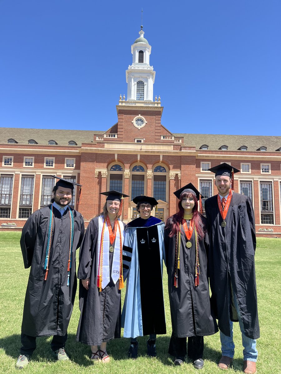 BeneBachelot's tweet photo. Four of my amazing undergraduate students graduated! Congratulations to the four of you from three different colleges: College of Arts and Sciences, Ferguson, and College of Engineering, Architecture, and Technology. @okstate @casresearchosu @okstateferguson @CEATResearch https://t.co/PLF7KEAy2g