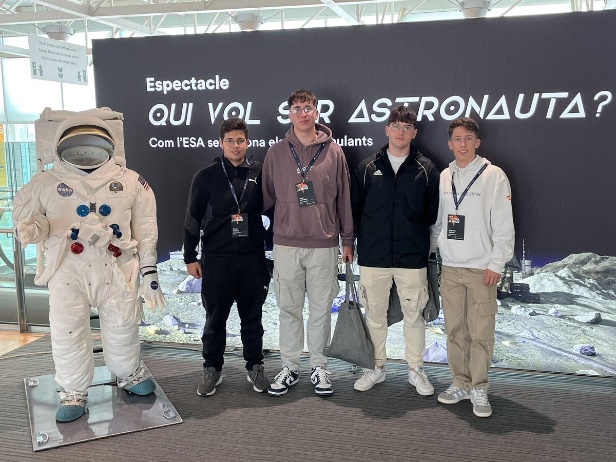 Los alumnos del IES Mediterráneo Alejandro, Darío, Álvaro y Javier de 1° de Bachillerato asistieron al Campus The Challenge 2025, organizado por La Caixa en Barcelona, y donde defendieron su proyecto “Lagoon Submarines”.

#iesmediterráneocartagena #thechallenge2025 
#educaixa