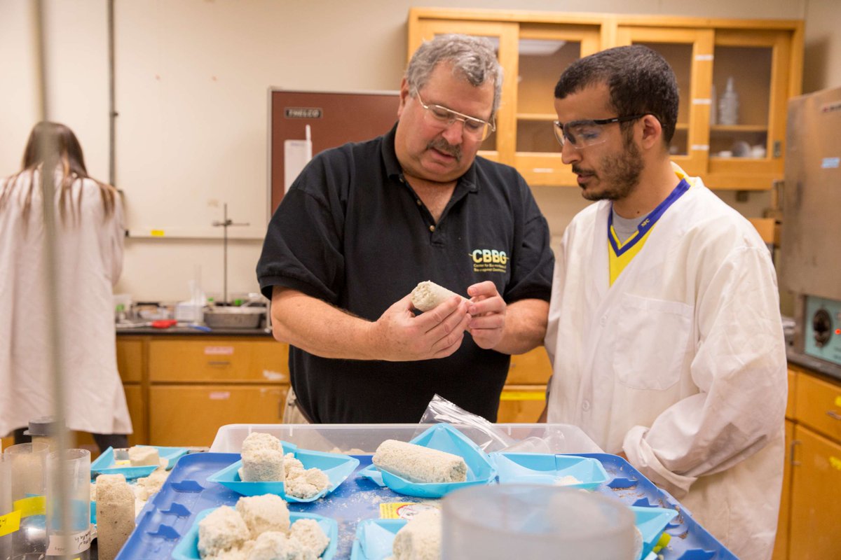 SSEBEatASU's tweet photo. Phoenix is sinking which can damage #infrastrucure. There's no way to undo #sinking caused by #groundwater #pumping, even pumping treated wastewater back into aquifers only slows it, says @ASUEngineering Prof. Ed Kavazanjian. https://t.co/29VN4ZyOJW 🏗️ #CivilEngineering https://t.co/2fpZFD9v9E