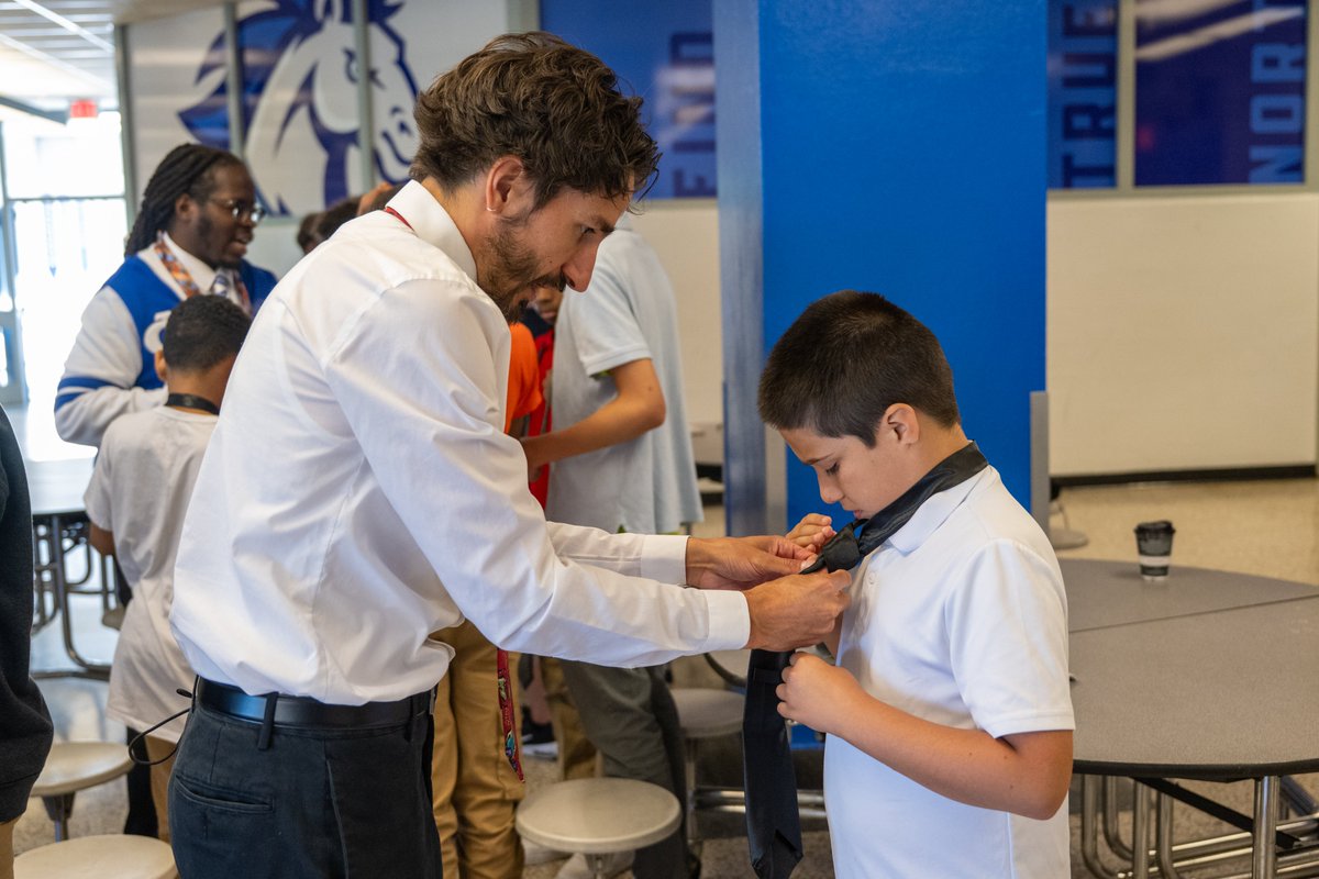 JCPS (@jcpsky) on Twitter photo 👔 CONFIDENCE, CLASS, COMMUNITY | During their 8th Grade Breakfast this morning, <a href="/OlmstedNorth/">Olmsted North</a> students got a special lesson in tying neckties—just in time for their promotion ceremony today!
With the help of male mentors, community leaders, and fraternity brothers, the young 👔 CONFIDENCE, CLASS, COMMUNITY | During their 8th Grade Breakfast this morning, <a href="/OlmstedNorth/">Olmsted North</a> students got a special lesson in tying neckties—just in time for their promotion ceremony today!
With the help of male mentors, community leaders, and fraternity brothers, the young