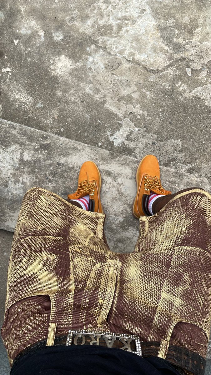 DETTY hand bleached shorts. 🤎
Need the universe to give me a budget for this wave.