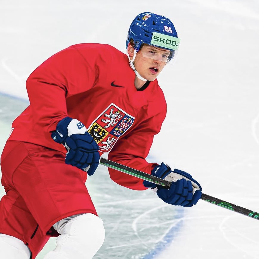 David Kampf only played one game in the playoffs, but he did so with a new QR6. That QR6 is also obviously overseas with him for #MensWorlds 🇨🇿 

📸:<a href="/czehockey/">Český hokej</a> | #LeafsForever