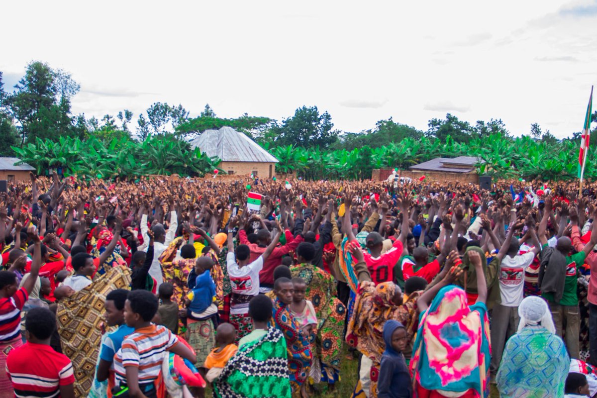 CnddFddGitega's tweet photo. 2.Yabitangarije muri zone Ya #Masabo kuri uyu wa 21/5/2025 aho ubuserukizi bw'umugambwe @Cndd_Fdd bari bifadikanije n'abagumyabanga muri ivyo bikorwa vyo kwiyamamaza vya zone.
@R_Ndikuriyo
@Dorianemunezero
https://t.co/o39PH4cxw1 https://t.co/Ep7U8ccYCp