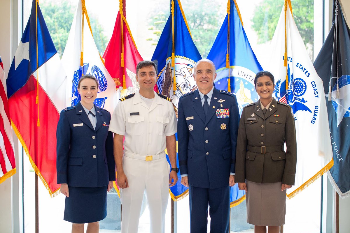 UT_TRC4's tweet photo. Last week, The Military Health Institute (MHI) and the Military Health Interest Group (MHIG) were honored to host this momentous occasion for the Health Profession Scholarship Program (HPSP) students.
#HPSP #MilitaryMedicine #UTHealthSA #SuccessInService @UTHealthSA @utsystem https://t.co/kwpUOsSuqg