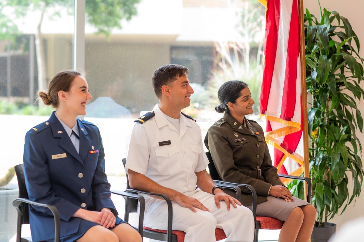 UT_TRC4's tweet photo. Last week, The Military Health Institute (MHI) and the Military Health Interest Group (MHIG) were honored to host this momentous occasion for the Health Profession Scholarship Program (HPSP) students.
#HPSP #MilitaryMedicine #UTHealthSA #SuccessInService @UTHealthSA @utsystem https://t.co/kwpUOsSuqg