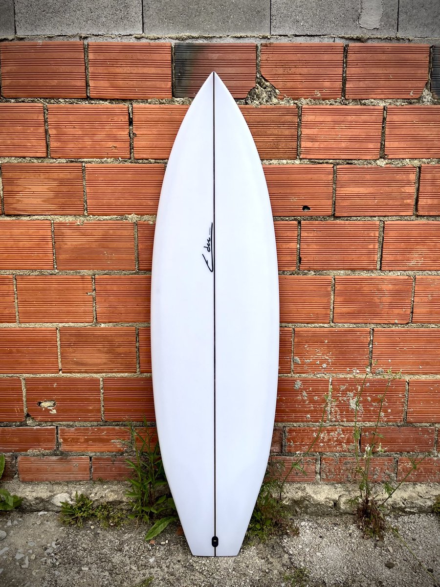 eduarcia18's tweet photo. MBF is the new @luiseyre #signaturemodel 

This board was designed for fun. This board is really fast, developed to do big airs, big snaps and tail slides without lose all performance and rail game on small conditions 🤘🔥 let’s get it in the water brother 
#edushapes #surfboards https://t.co/XbsdHyEDII