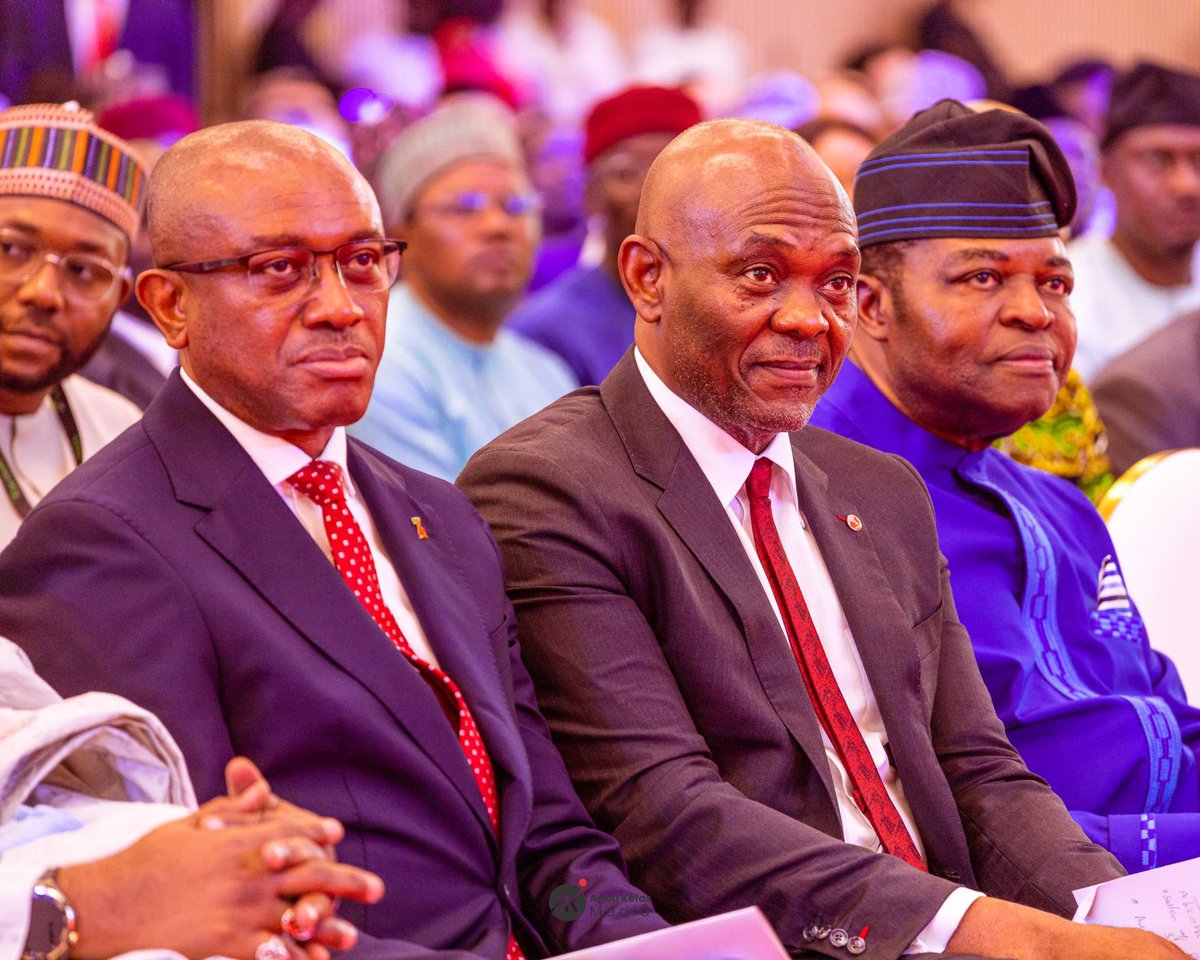 OfficialAzzaki's tweet photo. 21/05/2025

Atiku Abubakar attended the Taraba International Investment Summit (#Taravest) in Jalingo today, alongside other top dignitaries.

He noted that no Nigerian state can grow or develop sustainably on its own without support. https://t.co/KDeFOXfWsO