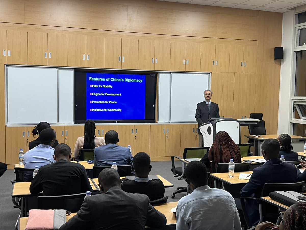 UR HOSTS GUEST LECTURE BY RENOWNED CHINESE SCHOLAR PROF. SU HAO

The University of Rwanda today hosted a thought-provoking guest lecture by Professor SU Hao, a distinguished academic in the field of international relations. 

Prof. SU, who serves in the Department of Diplomacy