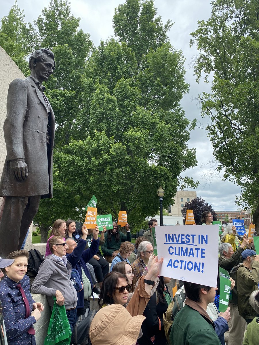 SierraClubIL's tweet photo. We’re rallying in Springfield with @ILCleanJobs @ilenviro and hundreds of community members for a clean grid, public transit, and more! #ClimateActionLobbyDay https://t.co/rOnewIis2O