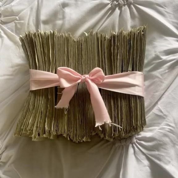 luxemamba's tweet photo. I just received $500 tip on PayPal. Thank you! https://t.co/a8de7WkXOf https://t.co/SGyX1NXOma