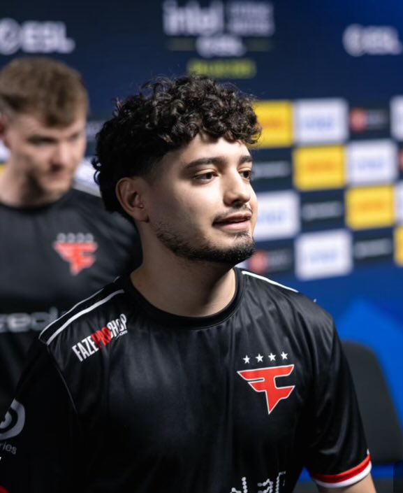 xdaqixd's tweet photo. @SilBukaj2 A ten jaki performence dziś, mój boże kto wpadł na ten pomysł https://t.co/mTUmASbm2Z